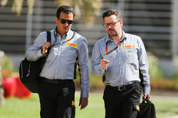 Khaled Jnifen, Pirelli, mit Paul Hembery, Pirelli-Sportchef