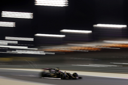 Romain Grosjean, Lotus F1 E23 envoie des étincelles