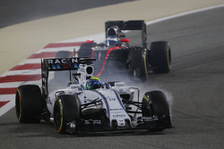 Фелипе Масса, Williams FW37 блокирует колеса на торможении