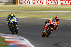 Marc Marquez, Repsol Honda Team, y Valentino Rossi, Yamaha Factory Racing