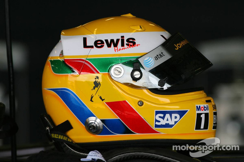 Helm von Lewis Hamilton