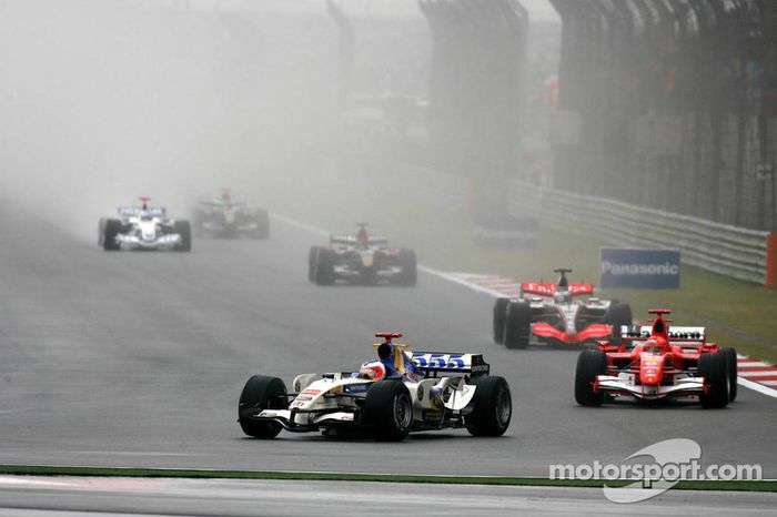 Inicio: Rubens Barrichello y Michael Schumacher