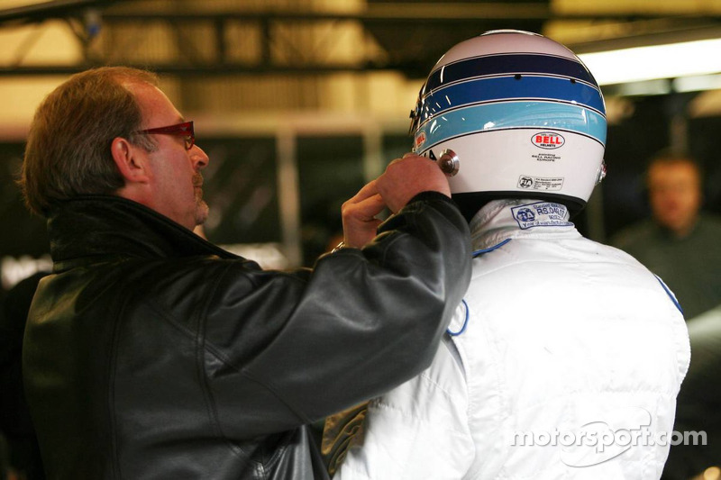Mika Hakkinen, al volante del McLaren Mercedes MP4-21 (2006)