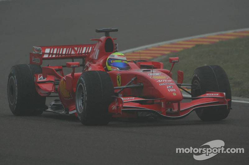 Felipe Massa prueba el nuevo Ferrari F2007