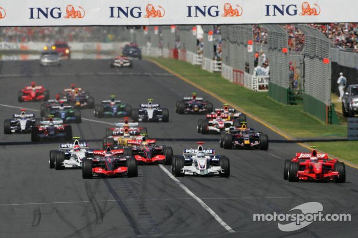 Largada: 1° Kimi Raikkonen, Scuderia Ferrari, F2007, 2° Nick Heidfeld, BMW Sauber F1 Team, F1.07, 3°