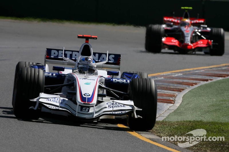 Нік Хайдфельд, BMW Sauber, і Льюіс Хемілтон, McLaren Mercedes