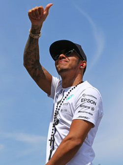 Льюис Хэмилтон, Mercedes AMG F1 на параде пилотов