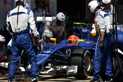 Фелипе Наср, Sauber F1 Team во время пит-стопа