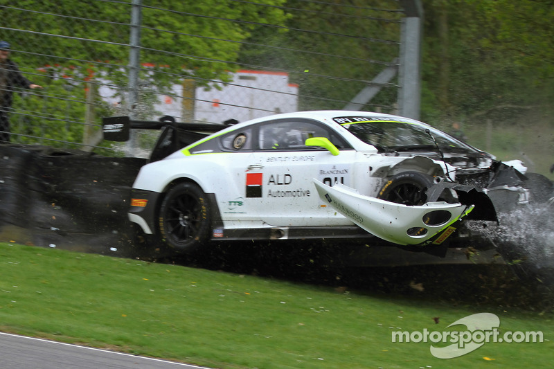 #84 Bentley Team HTP Bentley Continental GT3 : Mike Parisy, Harold Primat, Vincent Abril dans un gros accident