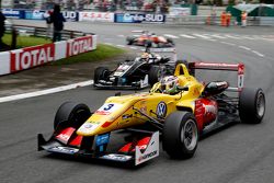 Antonio Giovinazzi, Jagonya Ayam con Carlin Dallara Volkswagen, y Charles Leclerc, Van Amersfoort Ra