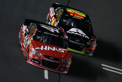 Kurt Busch, Stewart-Haas Racing Chevrolet y Jeff Gordon, Hendrick Motorsports Chevrolet