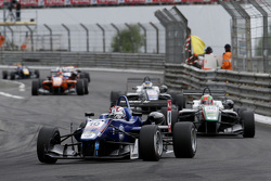 Джордж Расселл, Carlin, Dallara Volkswagen, и Сэм МакЛауд, Motopark, Dallara Volkswagen
