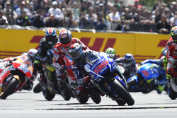 El inicio: Jorge Lorenzo, Yamaha Factory Racing, en la punta