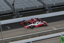 Scott Dixon, Chip Ganassi Racing Chevrolet y Juan Pablo Montoya, Team Penske Chevrolet