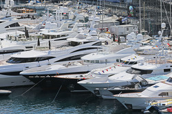 Des bateaux dans le port de Monaco