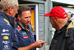 (da esquerda para a direita): Dr Helmut Marko, consultor da Red Bull Motorsport com Christian Horner, diretor da Red Bull Racing Team e Niki Lauda, diretor da Mercedes