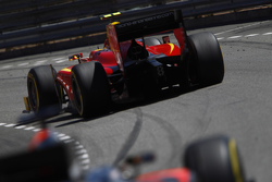 Александр Росси, Racing Engineering едет впереди Стоффеля Вандорна, ART Grand Prix