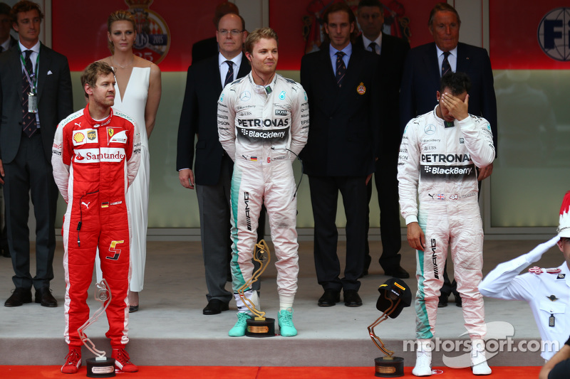 Podium: 2. Sebastian Vettel, Ferrari, Ferrari SF15-T; 1. Nico Rosberg, und 3. Lewis Hamilton, Merced