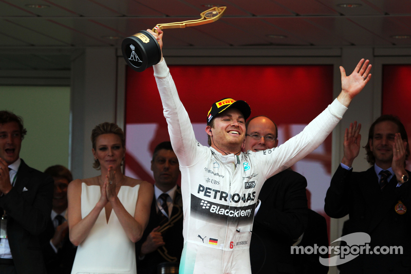 Winner Nico Rosberg, Mercedes AMG F1 celebrates on the podium