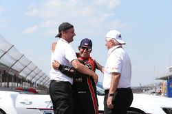Tim Cindric, Roger Penske and Race winner Juan Pablo Montoya, Team Penske Chevrolet