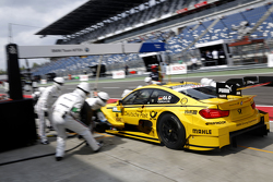 Arrêt aux stands pour Timo Glock, BMW Team MTEK BMW M3 DTM