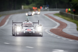 #19 Porsche Team Porsche 919 Hybrid