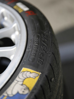 Detalle de las llantas Michelin y OZ