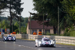 #19 Porsche Team Porsche 919 Hybrid : Nico Hulkenberg, Nick Tandy, Earl Bamber