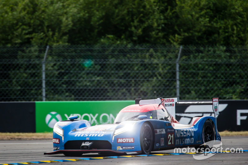 #21 Nissan Motorsports Nissan GT-R LM NISMO: Tsugio Matsuda, Lucas Ordonez, Mark Shulzhitskiy