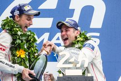 LMP1 podium: champagne para Nick Tandy y Earl Bamber