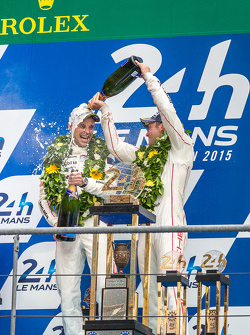 LMP1 podium: klasse en overall winnaar Porsche Team: Nick Tandy en Earl Bamber vieren feest