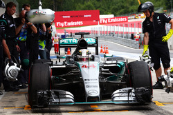 Lewis Hamilton, Mercedes AMG F1 W06 aux stands