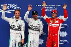 El segundo puesto Nico Rosberg y Lewis Hamilton ganador de la pole, Mercedes AMG F1 y tercer lugar, 