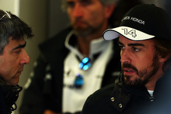 Питер Продрому, главный инженер McLaren и Фернандо Алонсо, McLaren