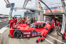 停站:日产车队23号日产GT-R LM NISMO:奥利弗·普拉、简恩·马登博、马克斯·齐尔顿