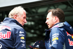 Доктор Хельмут Марко, консультант Red Bull Motorsport, и Кристиан Хорнер, руководитель Red Bull Raci