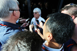 Bernie Ecclestone, con los medios de comunicación