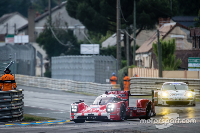 #17 Porsche Team Porsche 919 Hybrid: Timo Bernhard, Mark Webber, Brendon Hartley