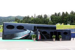 Le motorhome de la FOM dans le paddock