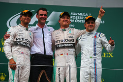Podio: segundo lugar, Lewis Hamilton y Nico Rosberg ganador, Mercedes AMG F1 y el tercer puesto de F