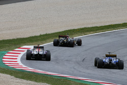 Даниил Квят, Red Bull Racing RB11 и Фелипе Наср, Sauber C34,