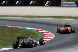 Roberto Merhi, Manor F1 Team leads Lewis Hamilton, Mercedes AMG F1 W06