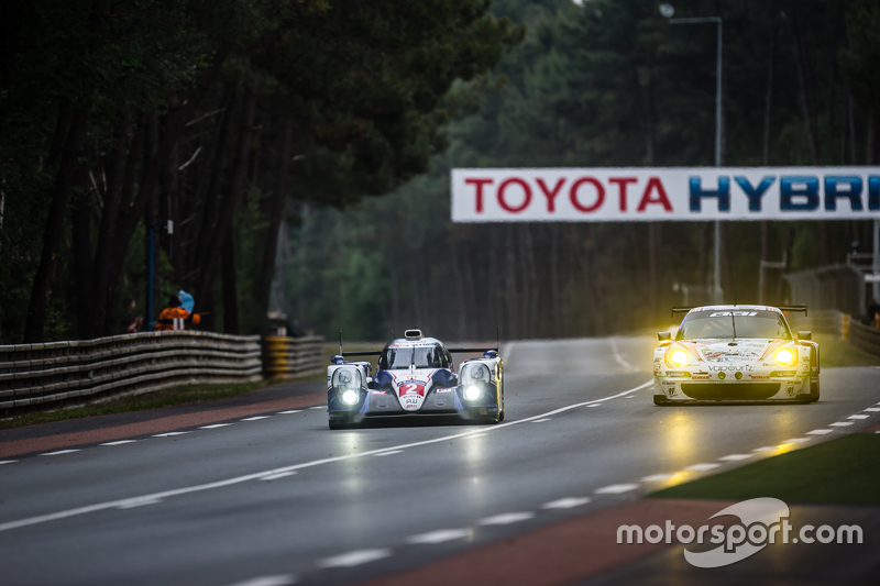 #2 Toyota Racing Toyota TS040 Hybrid: Alexander Wurz, Stéphane Sarrazin, Mike Conway, #67 Team AAI P