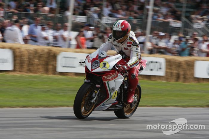 Campeón del mundo de 500cc y de 350cc en 1972*