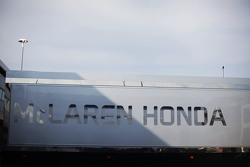 McLaren Honda truck no paddock