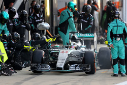 Lewis Hamilton, Mercedes AMG F1 Team pendant un arrêt aux stands