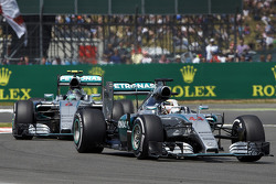 Lewis Hamilton, Mercedes AMG F1 Team devant Nico Rosberg, Mercedes AMG F1 Team