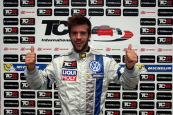 Podium de la course 2 : le vainqueur Pol Rosell, Volkswagen Golf TCR, Liqui Moly Team Engstler