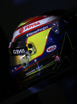 El casco del Pastor Maldonado, Lotus F1 Team lleva un homenaje a Jules Bianchi
