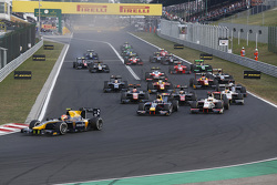 Départ : Alex Lynn, DAMS devant Pierre Gasly, DAMS au départ